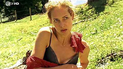 Pic: Sophie von Kessel in In den besten Familien (2012)