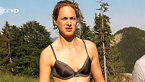 Pic: Sophie von Kessel in In den besten Familien (2012)