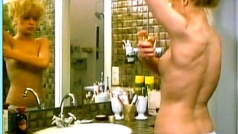 Pic: Isabelle Mergault in Vous habitez chez vos parents? (1983)