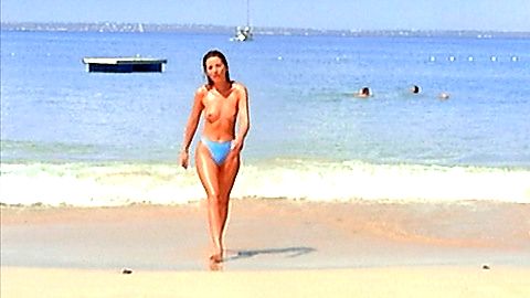 Pic: Vanessa Gravina in Les gens en maillot de bain ne sont pas (forcément) superficiels (2001)