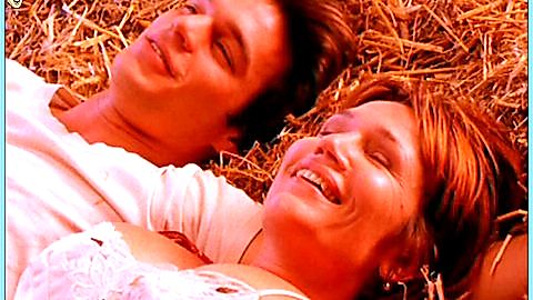 Pic: Clémentine Célarié in Les coquelicots sont revenus (1999)