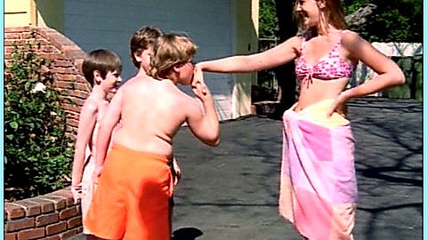 Pic: Lindsey Brooke in Big Brother Trouble (2000)