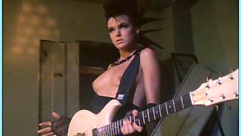 Pic: Eva Cobo in Un par de huevos (1985)