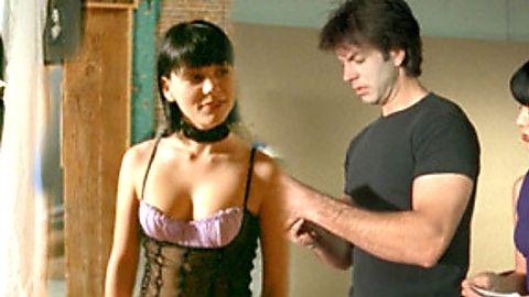Pic: Jezebelle Bond in Exposed (2002)