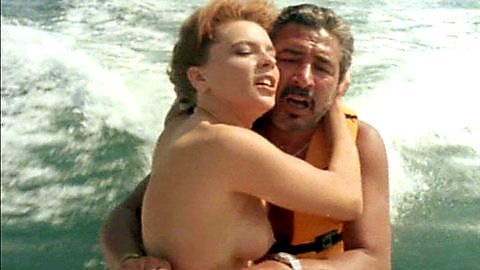 Pic: Cinzia de Ponti in La liceale al mare con l'amica di papà (1980)