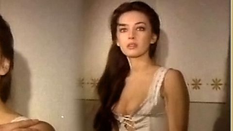 Pic: Maria Rosaria Omaggio in El virgo de Visanteta (1979)