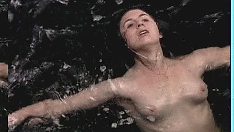 Pic: Marie-Ève Bertrand in Mariages (2001)