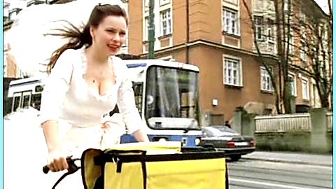 Pic: Mina Tander in Wen küsst die Braut? (2002)