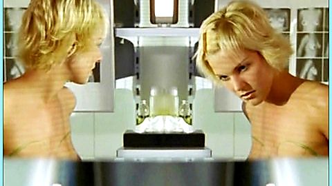 Pic: Ivonne Schönherr in Wen küsst die Braut? (2002)