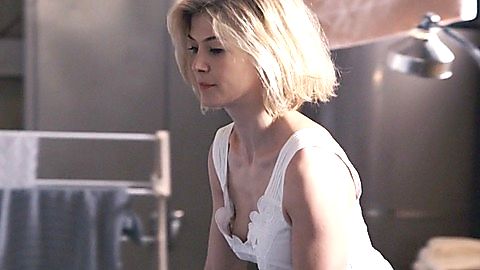 Pic: Rosamund Pike in Return to Sender (2015)
