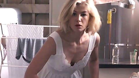 Pic: Rosamund Pike in Return to Sender (2015)