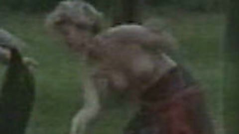 Pic: Michèle Laroque in Aux petits bonheurs (1994)