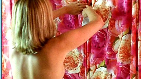 Pic: Laura Osswald in Schulmädchen (2002)