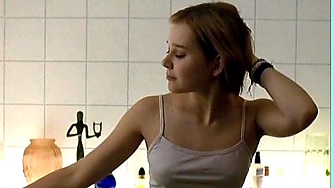 Pic: Nadja Bobyleva in Hand in Hand (2001)