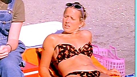 Pic: Jennifer Dundas Lowe in Swimming (2000)