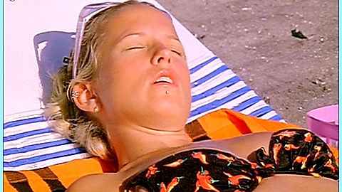 Pic: Jennifer Dundas Lowe in Swimming (2000)