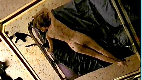 Pic: Giulia Siegel in Die Singlefalle - Liebesspiele bis in den Tod (1999)