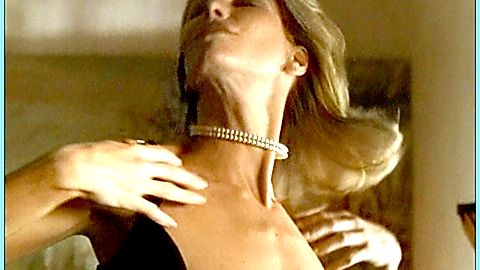 Pic: Giulia Siegel in Die Singlefalle - Liebesspiele bis in den Tod (1999)