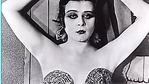 Pic: Theda Bara in Cleopatra (1917)
