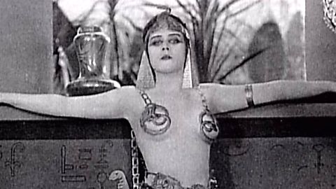 Pic: Theda Bara in Cleopatra (1917)