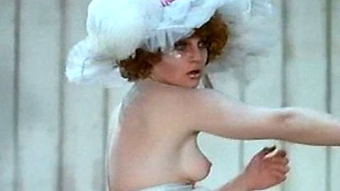 Pic: Valérie Mairesse in L' une chante, l'autre pas (1977)
