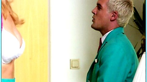 Pic: Sarah Manners in Mile High (2003)
