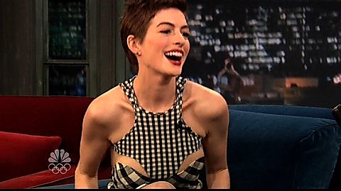 Pic: Anne Hathaway in Late Night with Jimmy Fallon (2009)
