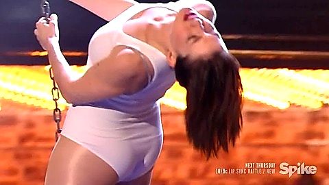 Pic: Anne Hathaway in Lip Sync Battle (2015)