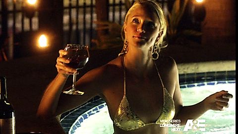 Pic: Kristen Renton in The Glades (2010)