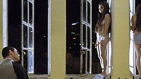 Pic: Dana Ivgy in Broken Wings (2002)
