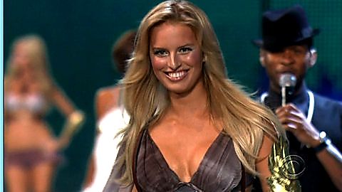 Pic: Karolina Kurkova in Victoria's Secret Fashion Show 2008