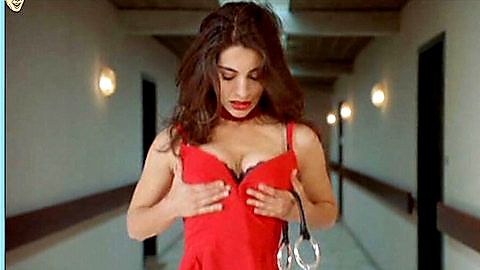 Pic: Caterina Murino in L' amour aux trousses (2005)