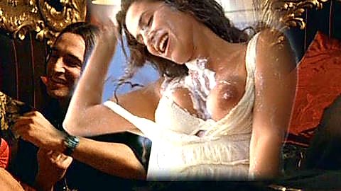 Pic: Elisa Tovati in 99 francs (2007)