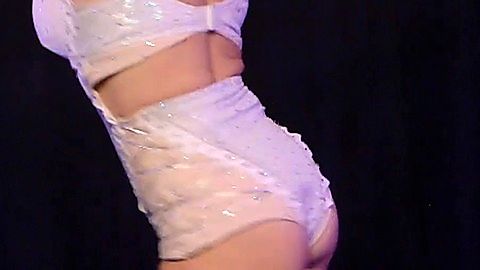 Pic: Kendra Wilkinson in Kendra on Top