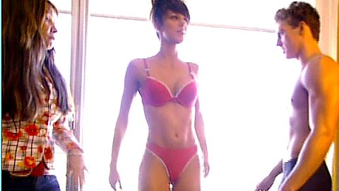Pic: Adrianne Curry in America's Next Top Model (2003)