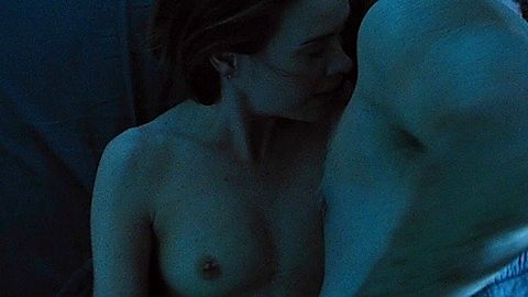 Pic: Sarah Paulson in The Runner (2015)