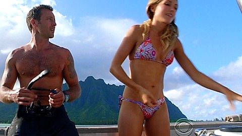 Pic: Sarah Carter in Hawaii Five-0 (2010)