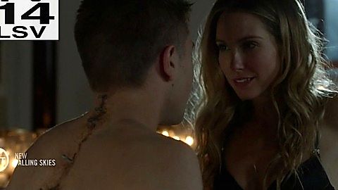 Pic: Sarah Carter in Falling Skies
