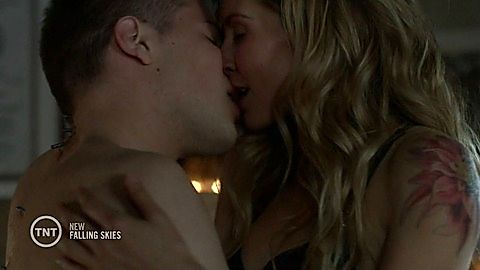 Pic: Sarah Carter in Falling Skies