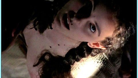 Pic: Nikolina Kujača in Dust (2001)