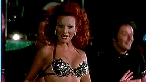 Pic: Iris Chacón in La mujer es un buen negocio (1977)