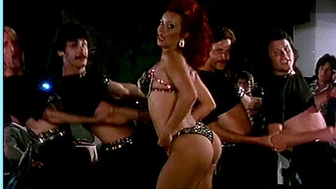 Pic: Iris Chacón in La mujer es un buen negocio (1977)