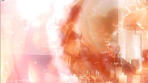 Pic: Menh-Wai Trinh in Rojo sangre (2004)