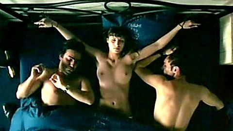 Pic: Karine Asure in Mes amis (1999)