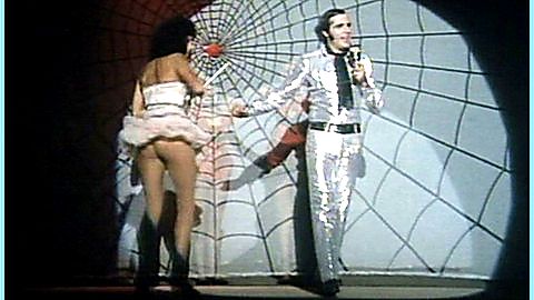 Pic: Maria Grazia Buccella in Basta guardarla (1970)