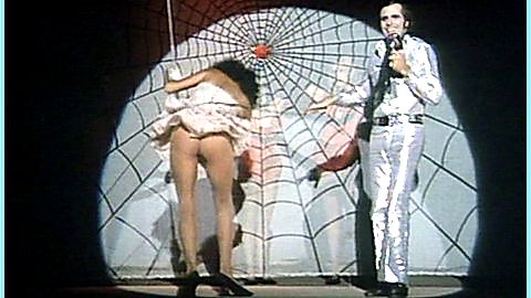 Pic: Maria Grazia Buccella in Basta guardarla (1970)