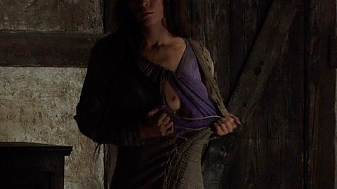 Pic: Nora von Waldstätten in World Without End