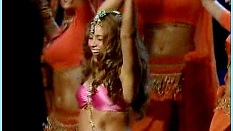 Pic: Shakira  in MTV Video Music Awards (1984)