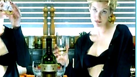 Pic: Susanne Wilhelmina in Spuren im Eis - Eine Frau sucht die Wahrheit (2000)