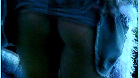 Pic: Carrie Gonzalez in Dawn of the Living Dead (2004)